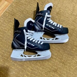 CCM Ribcor Rib XT Ice Hockey Skates, size 3.0